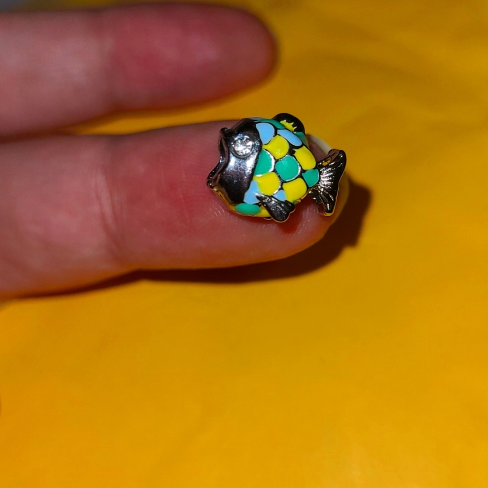 Fish Charm ❤️ - Picture 3 of 5